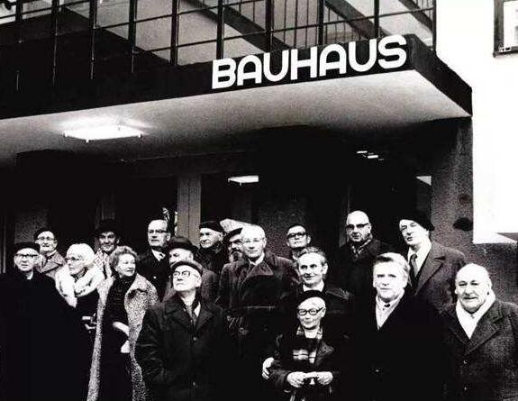 講講包豪斯，談?wù)勚袊I(yè)設(shè)計